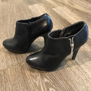 APT 9. Platform Bootie. Size 6.5